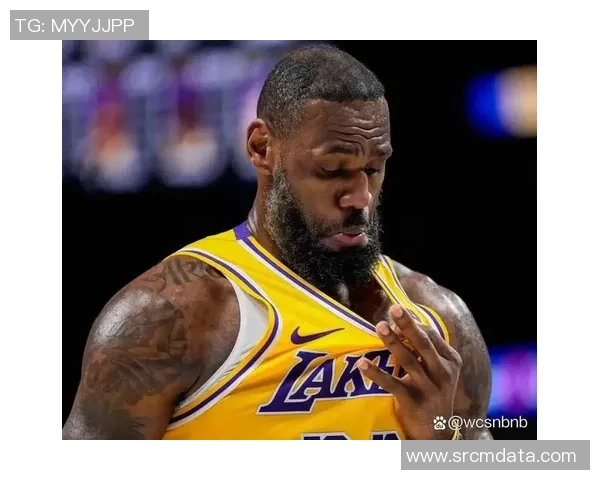 足球明星詹姆斯生日庆祝活动精彩回顾与球迷互动瞬间分享